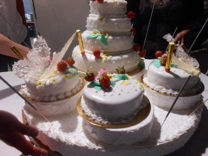 Réalisation du gâteau des mariés Lot