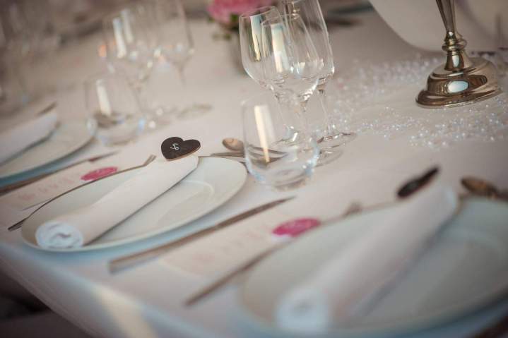 Table dressée pour un mariage Lot