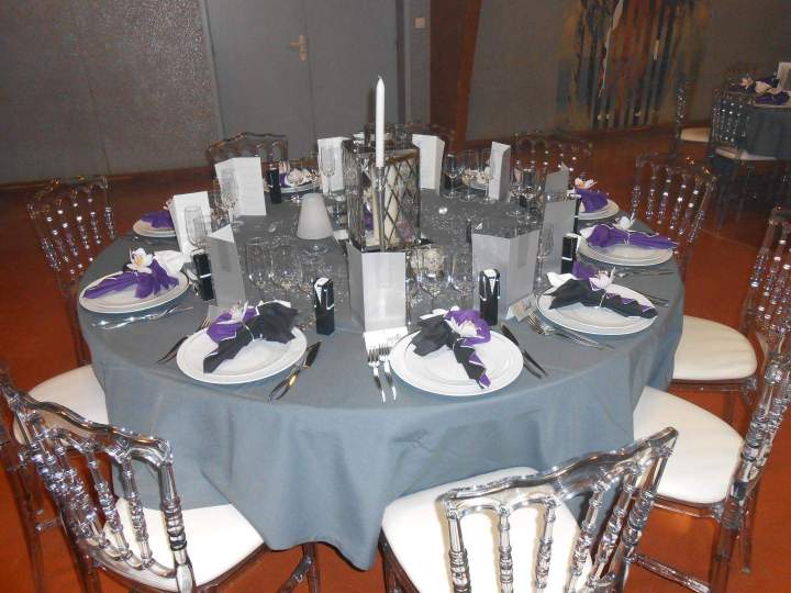 Table de réception dressée Lot