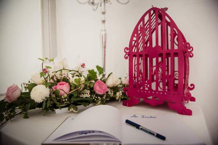 Livre d'or lors d'une réception de mariage Lot