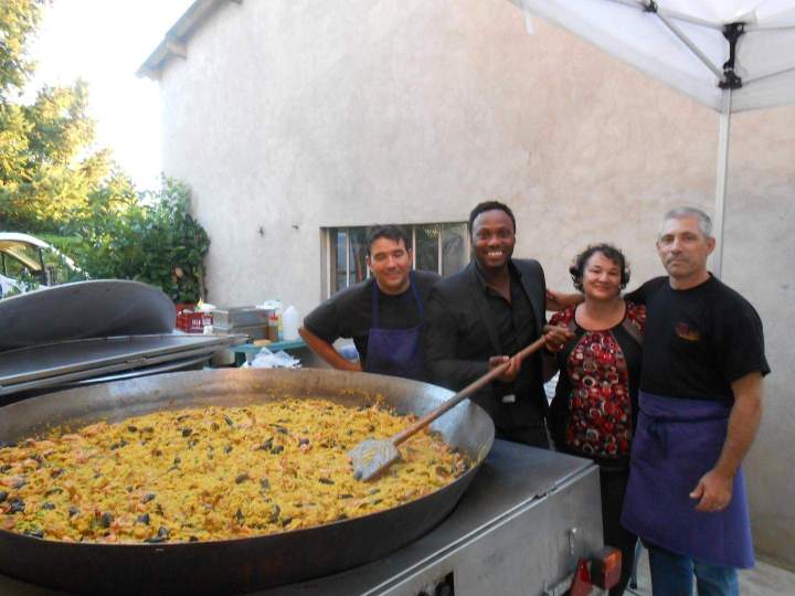 Notre équipe avec paella géant